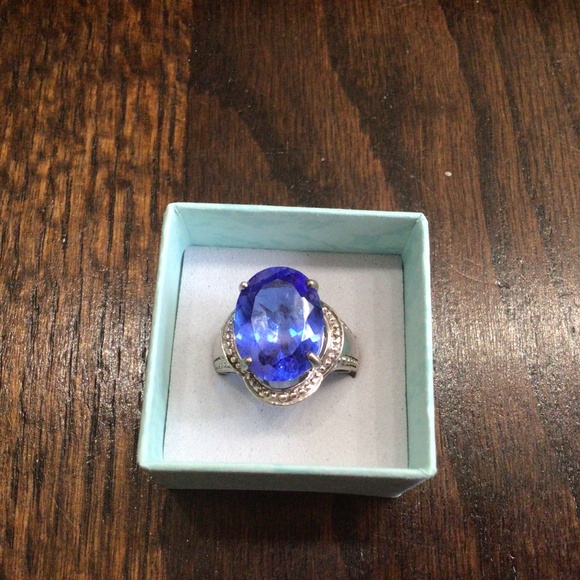 925 Sterling Silver Jewelry - 925 sterling silver ring size 8 with big Sapphire colored stone
